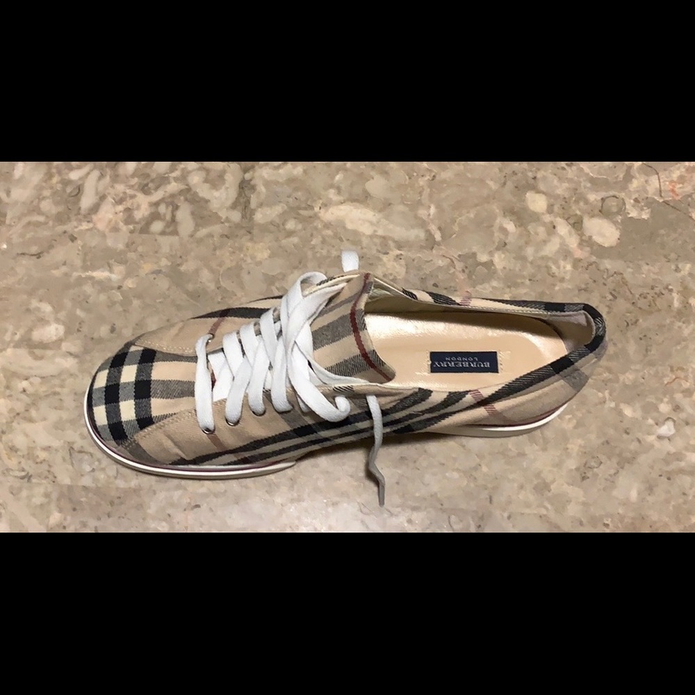Burberry Sneakers : Tennis Shoe